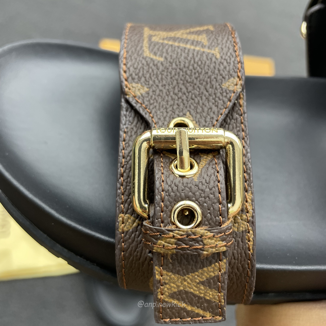 Louis Vuitton Bom Dia Flat Mule Sandals (9) - www.newkick.vip